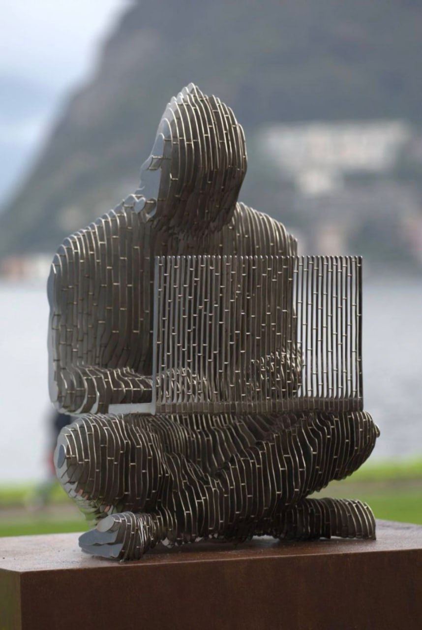 The original image of the statue of Satoshi before it was destroyed | Source: Link Floyd