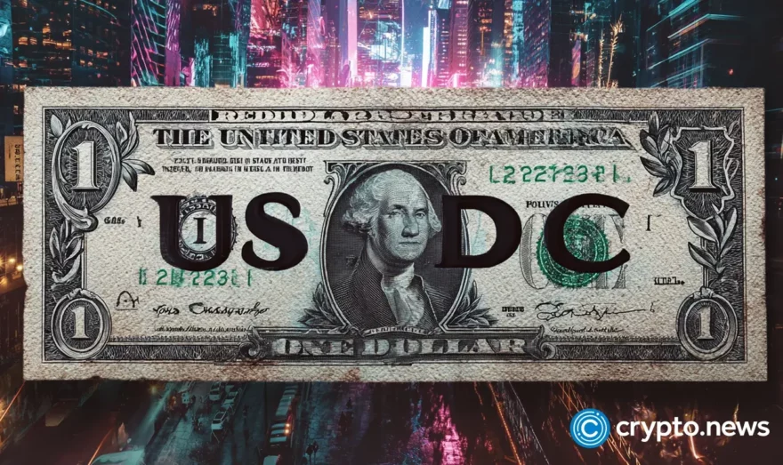 The symbol of US dollar alternated with stablecoins' symbols 